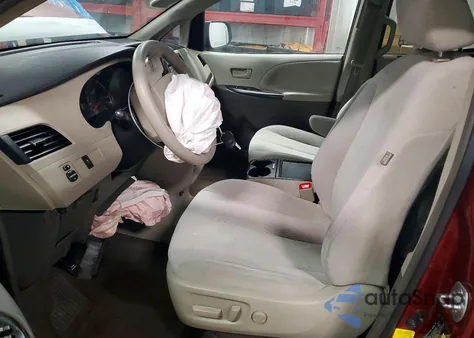 2012 Toyota Sienna Le z USA, uszkodzony, nr VIN 5TDKK3DC2CS195819